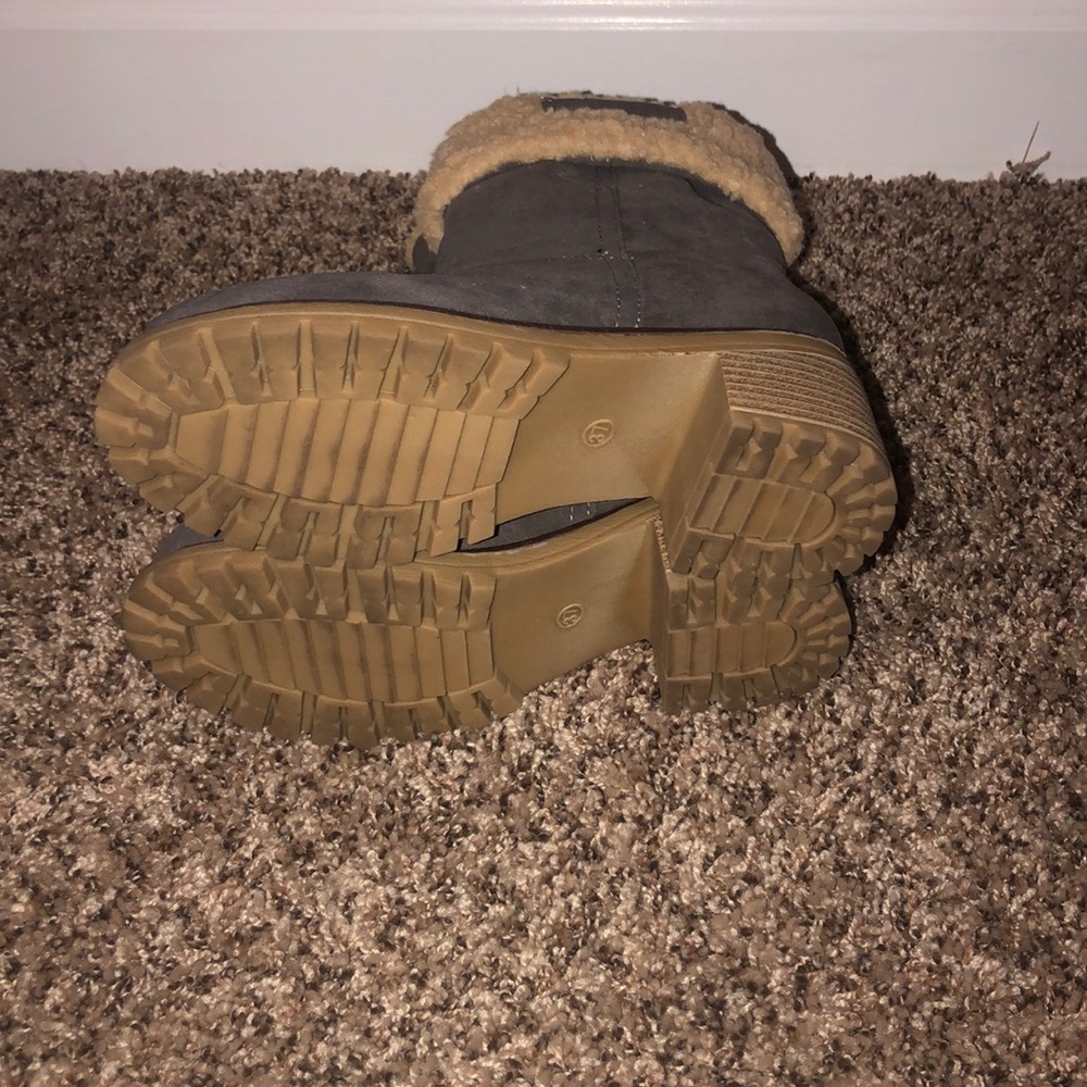 Snow Boots - Picture 4 of 4